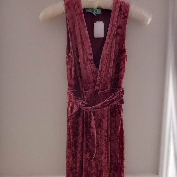 'KARLIE' Velvet Jumpsuit Size S Berry NWT - Picture 15 of 16